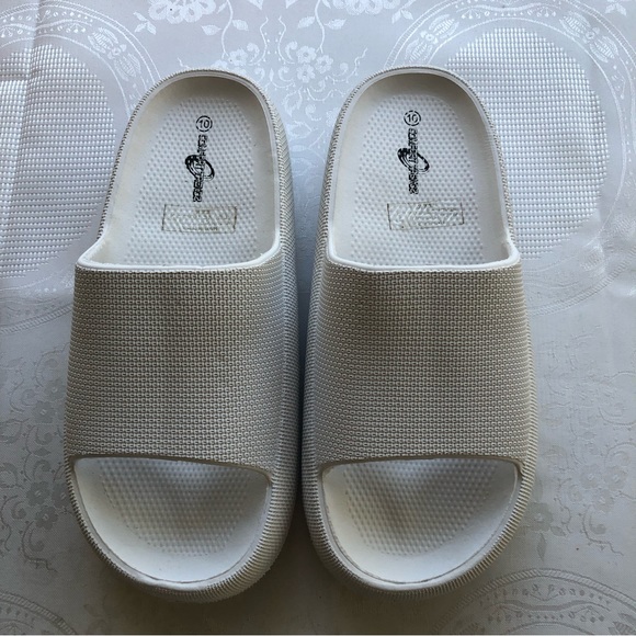 Comfort Trendz Women’s Size 10 White Slip-On Rubber Flip-Flops Shoes Open-Toe - Picture 12 of 16